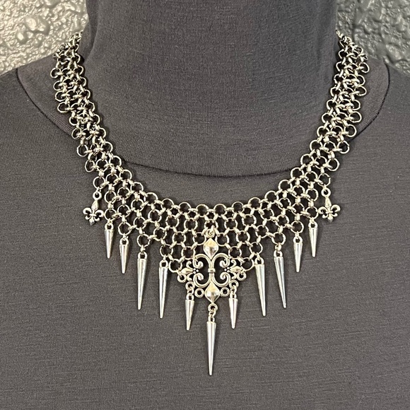 Fleur de Lis Gothic Renaissance Handmade Chainmail Choker Bib Necklace Spikes - Picture 10 of 16